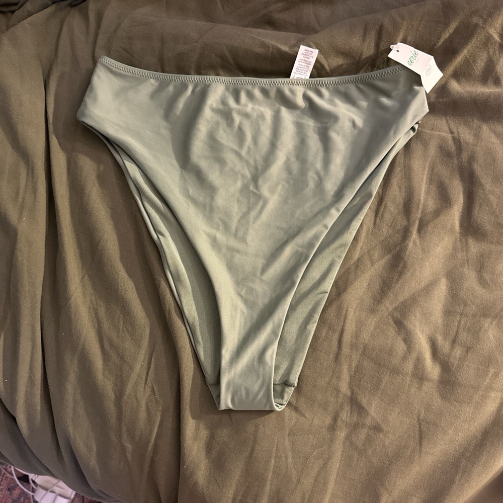 NWT green, high wasted aerie swim bottoms (size M)